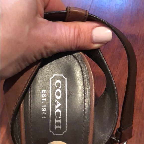 Coach platforms - Picture 2 of 3